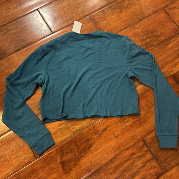 NWT Vans cropped women’s XS long sleeve shirt - Picture 4 of 4